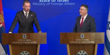 צפו: כששר החוץ הסרבי הפתיע והחל לדבר בעברית