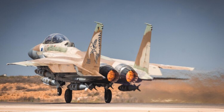 כנף מטוס של חיל האוויר נפגע מירי בדויים