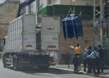 שבועיים אחרי ההחלטה, בפעילות אורי אוזן מיכלי הגניזה חוזרים לרחובות העיר