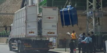 שבועיים אחרי ההחלטה, בפעילות אורי אוזן מיכלי הגניזה חוזרים לרחובות העיר
