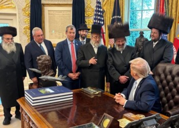 משלחת של עסקנים חרדים נפגשה עם טראמפ בחדר הסגלגל