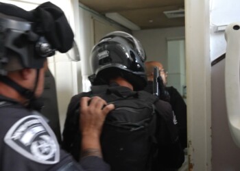 צפו: כך השתלטו על החשוד שהתבצר בביתו