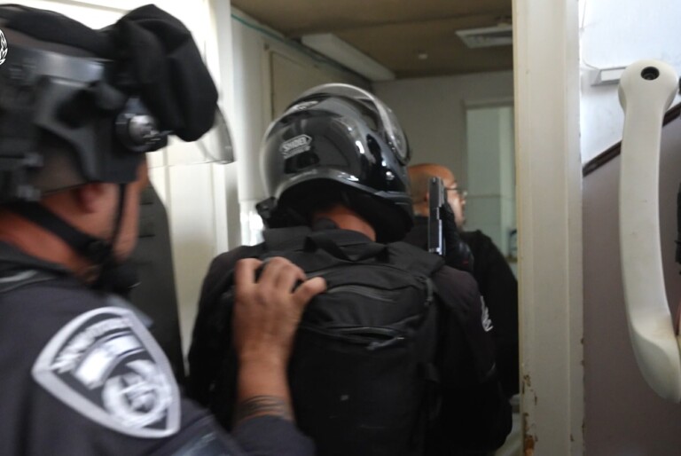צפו: כך השתלטו על החשוד שהתבצר בביתו