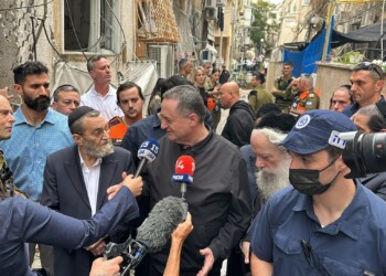 שר הביטחון הגיע עם גפני לזירת הנפילה בבני ברק