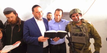 אלפי בני אדם עולים כעת לקבר יהושע בן נון ביום ההילולה