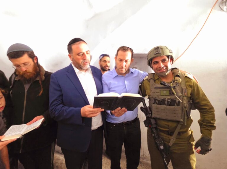 אלפי בני אדם עולים כעת לקבר יהושע בן נון ביום ההילולה