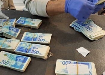 סוכן וביטוח ועובד ברשות המיסים נעצרו בחשד לשוחד וזיוף