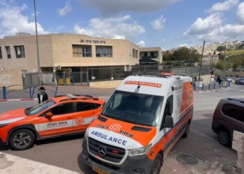 פועל נפצע בינוני – תבניות ברזל נפלו על ראשו
