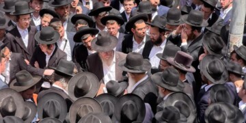 הגר”ש שפיגל בהלווית בנו: “אבי, איפה אתה? למה אשכל שניכם ביום אחד?”