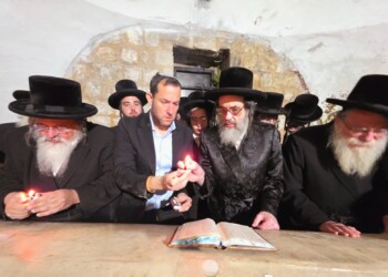 אב בית הדין ויז’ניץ בקבר יוסף: ״אתם שומרים עלינו״