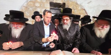 אב בית הדין ויז׳ניץ בקבר יוסף: ״אתם שומרים עלינו״