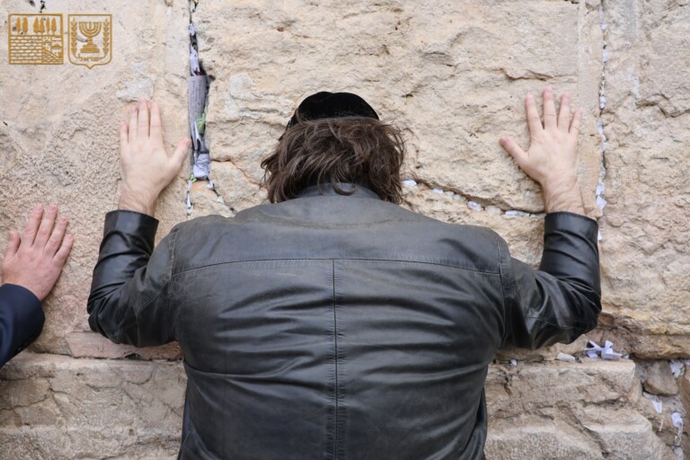 נשיא ארגנטינה נחת בארץ ונסע ישר לתפילה בכותל