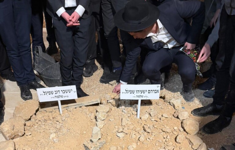 צפו: תיעוד כואב ודומע מההלוויה והספדים על אבי שפיגל ז"ל