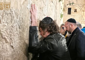 נשיא ארגנטינה הגיע לכותל לפני עזיבתו: “פה אני מרגש קרוב לאלוקים”