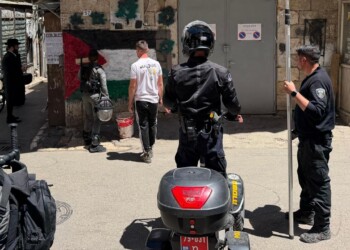 המשטרה פעלה בקאסבה של מאה שערים להורדת דגלי אשף