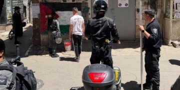 המשטרה פעלה בקאסבה של מאה שערים להורדת דגלי אשף