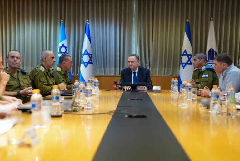 שר הביטחון: ממתינים לאור ירוק מארה"ב לחסל את שושלת חמינאי