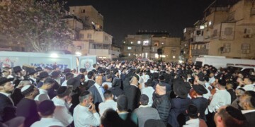 אלפים בהלוויית הילדה נסיה כראדי הי”ד שנהרגה מפגיעת הטיל