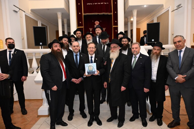 נשיא המדינה נפגש עם שלוחי חב"ד מרחבי קזחסטן