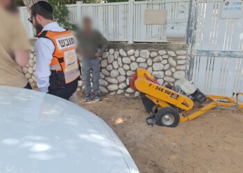 אשדוד: פועל נפצע בינוני בתאונת עבודה