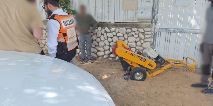 אשדוד: פועל נפצע בינוני בתאונת עבודה