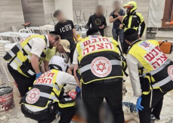 בני ברק: פיגום קרס בעבודות בבית הכנסת – פועל נפצע בינוני