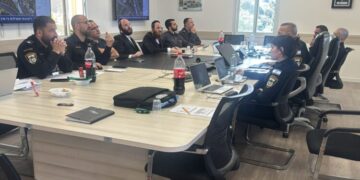 ישיבת היערכות עם המשטרה וכב”ה לקראת ההדלקה בסערט ויז’ניץ