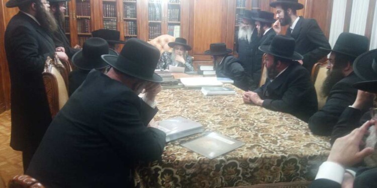 האדמו”ר מסאטמר הורה באסיפת חרום לשלש את העזרה נגד הגיוס