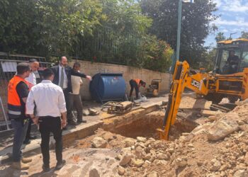 יום היסטורי לעיר אלעד – החלה חפירת הפחים המוטמנים