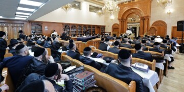 עשרות בשיעורו של הרה”ג אברהם דרברמדיקר