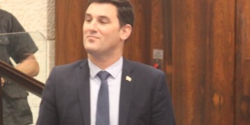 גנץ העמיד אולטימטום לח”כ גינזבורג