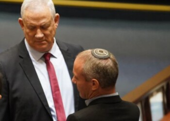 חילי טרופר הודיע לגנץ על עזיבתו את כחול לבן