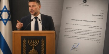 סמוטריץ’ משיב מלחמה והורה על פינוי חאן אל אחמר