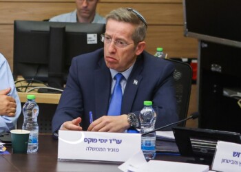 מזכיר הממשלה: מבקש להפיץ נוסח סופי של חוק הגיוס
