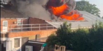 לונדון: שריפה גדולה פרצה בסופר מרקט הכשר בגולדס-גרין