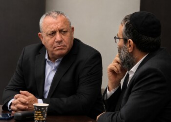 גפני נפגש בחשאי עם אייזנקוט