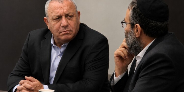 גפני נפגש בחשאי עם אייזנקוט