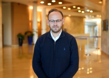 עקיבא ווייס עוזב את העיתונות ועובר לתחום היח”צ