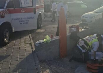 אלעד: גבר פונה במצב בינוני לאחר שנפל מגובה