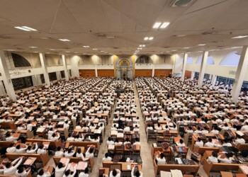אלפי בחורים במעמד הכנה לקבלת התורה עם מרן הגרמ”ה הירש