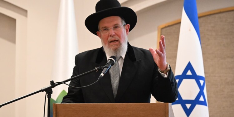 עירוב תבשילים והקדמת סעודת החג: מדריך הלכתי לשבועות תשפ”ו