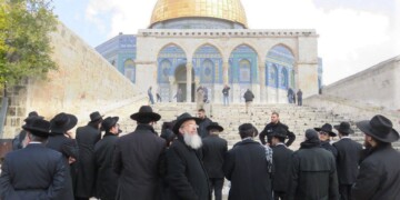 הגר”י ברייטוביץ מרבני אור שמח: יש שטח נרחב בהר הבית שמותר לעלות אליו