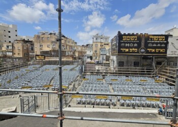 הכנות אחרונות לקראת הכנסת ס”ת של אדמו”ר מויז’ניץ