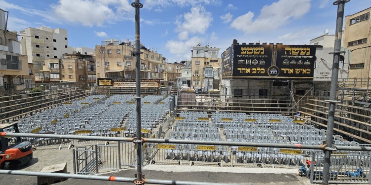 הכנות אחרונות לקראת הכנסת ס”ת של אדמו”ר מויז’ניץ