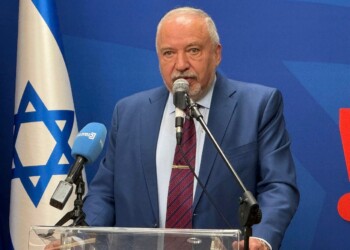 ליברמן נגד אייזנקוט: קודם מכהנים כשר ורק אח”כ לראש ממשלה