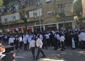 צפו: מהומה בחיפה בשל חשד שבאו לעצור בחורי ישיבה