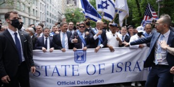 עשרות אלפים בצעדה למען ישראל במנהטן – ממדאני נעדר