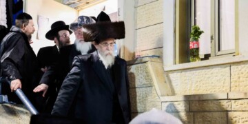 גלריה מסכמת מההדלקה המרכזית במירון בראשות האדמו״ר מבאיאן שליט״א