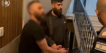 נעצר מאבטח ממזרח ירושלים שאיפשר יידוי אבנים לעבר חרדים