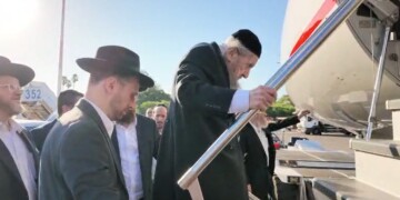 צפו: מרן הגר”ד לנדו שליט”א הבוקר בתחילת המסע למען עולם התורה